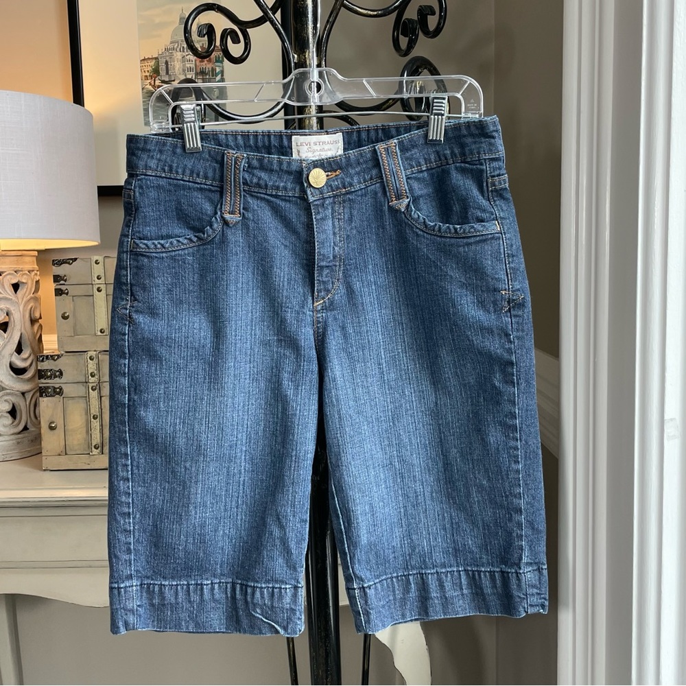 Levi Strauss Signature Bermuda Jean Shorts Womens 8 Blue Denim Walking Casual